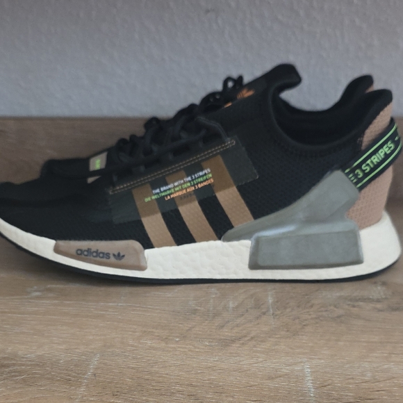 Adidas Men's Black and Tan Sneakers